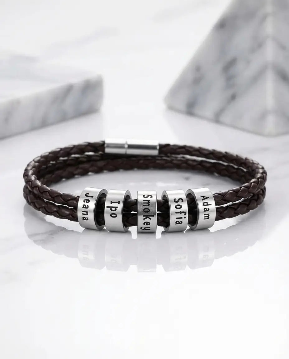 Armband mit Gravur für Herren – Geflochtenes Lederarmband Braun mit gravierten Namensperlen, Geschenk für Papa und Opa