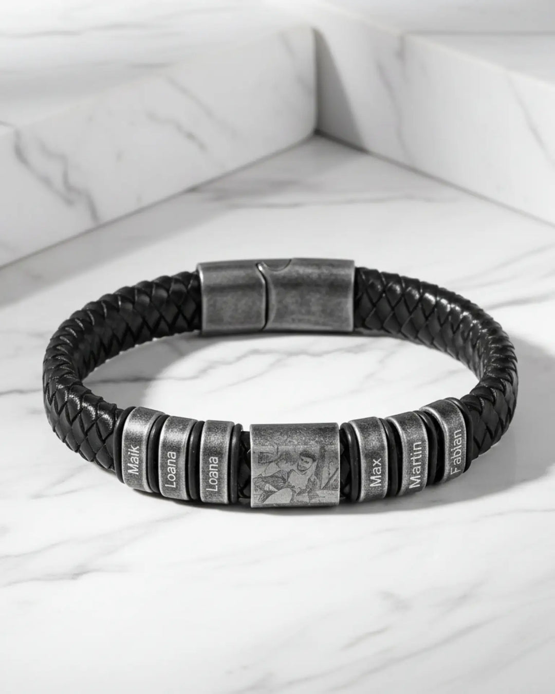 Armband mit Gravur für Männer – Leder mit Fotogravur und 2–5 Namens-Charms, personalisiert, Geschenk für Papa