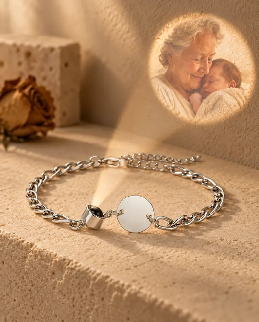 Armband mit Gravur - projiziert das verborgene Foto an die Wand