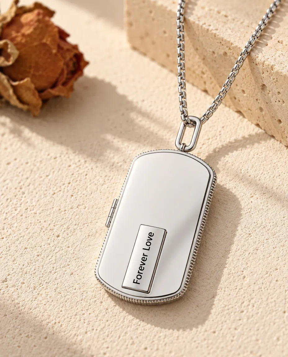Personalisiertes Foto-Medaillon für Herren in Silberfarben mit Gravurplättchen „Forever Love“