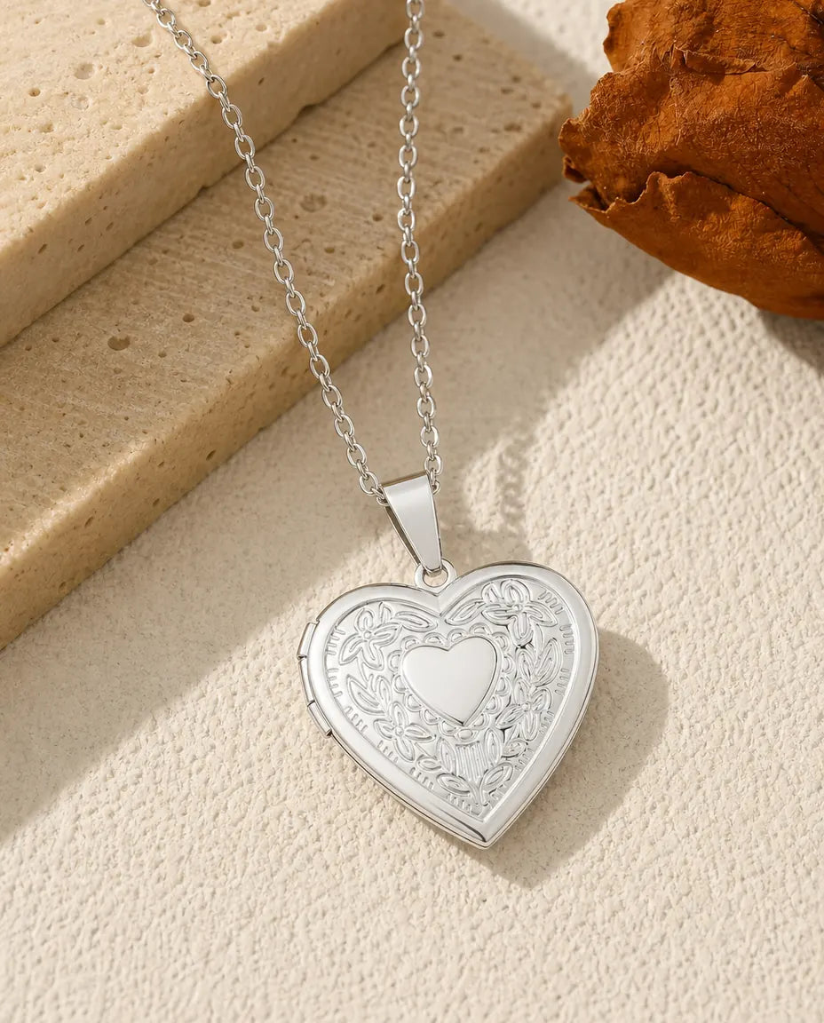 Personalisiertes Herz-Medaillon mit 2 Fotos & Gravur – Blumen-Relief, Kette in Silber & Gold, Andenken-Geschenk für Sie