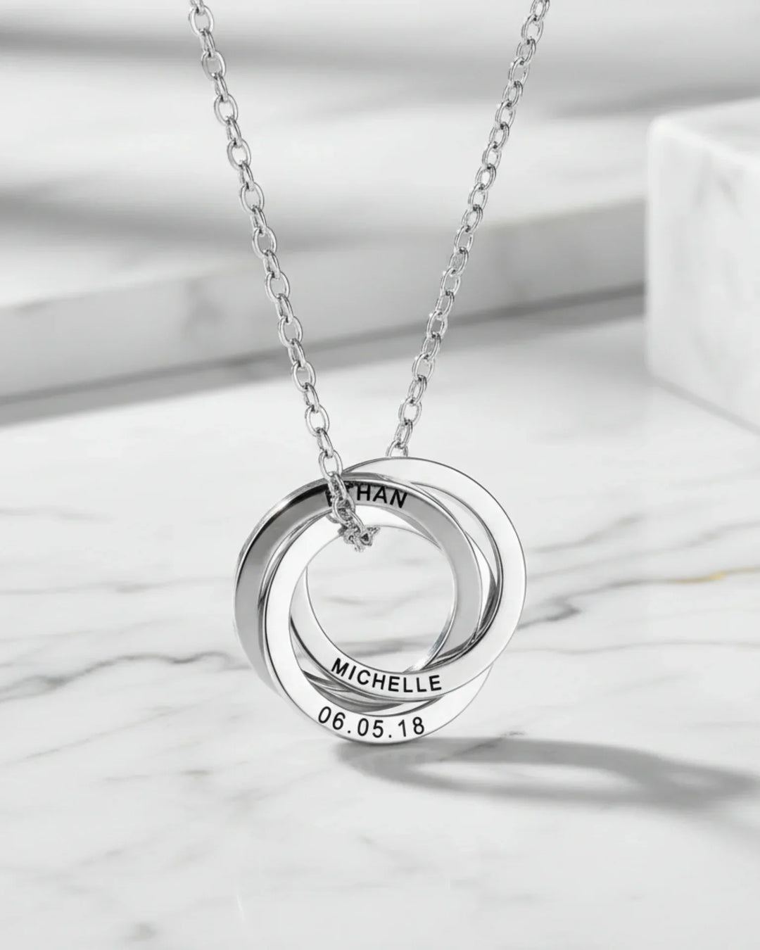 Kette mit Gravur – Russischer Ring-Anhänger mit 3 bis 5 verschlungenen Ringen und Wunschnamen, Geschenk für Sie, Mama, zum Muttertag