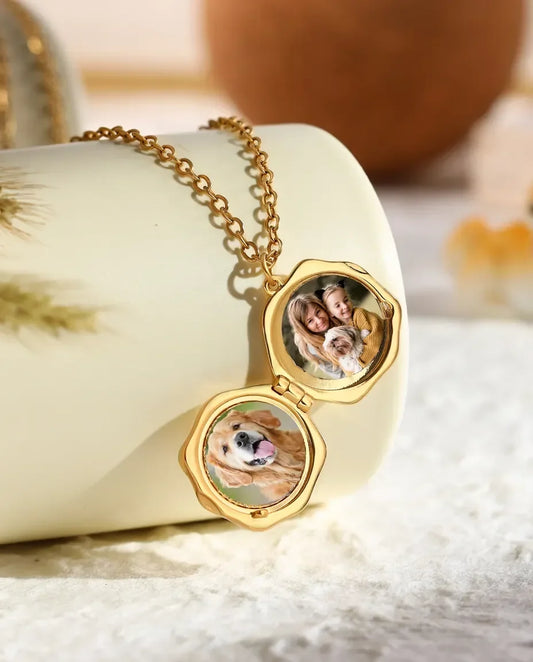 Personalisierte Pfotenabdruck-Medaillon-Kette mit 2 Fotos – Perlmutt-Medaillon in Gold oder Silber, Geschenk für Hundemenschen