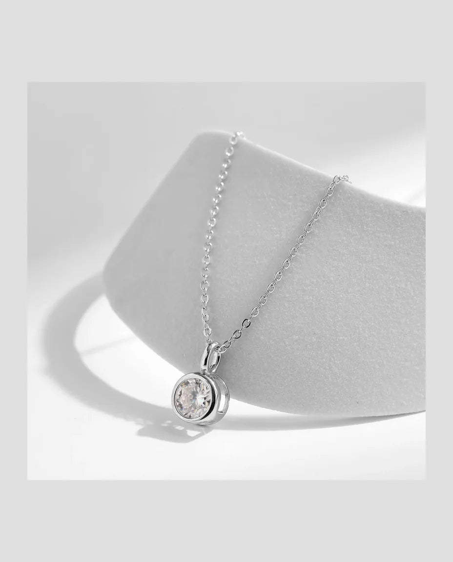 Moissanit Kette in Zargenfassung – 1 ct Farbe D VVS1, 6,5 mm Rundschliff in 925er Sterlingsilber, 40+5 cm
