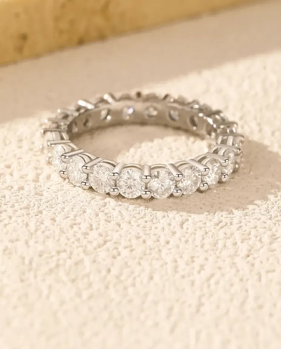 Moissanit Ring – Schmaler Memoire-Ring mit umlaufendem Pavé, D-Farbe VVS, 925er Sterlingsilber, Stapelring für Damen