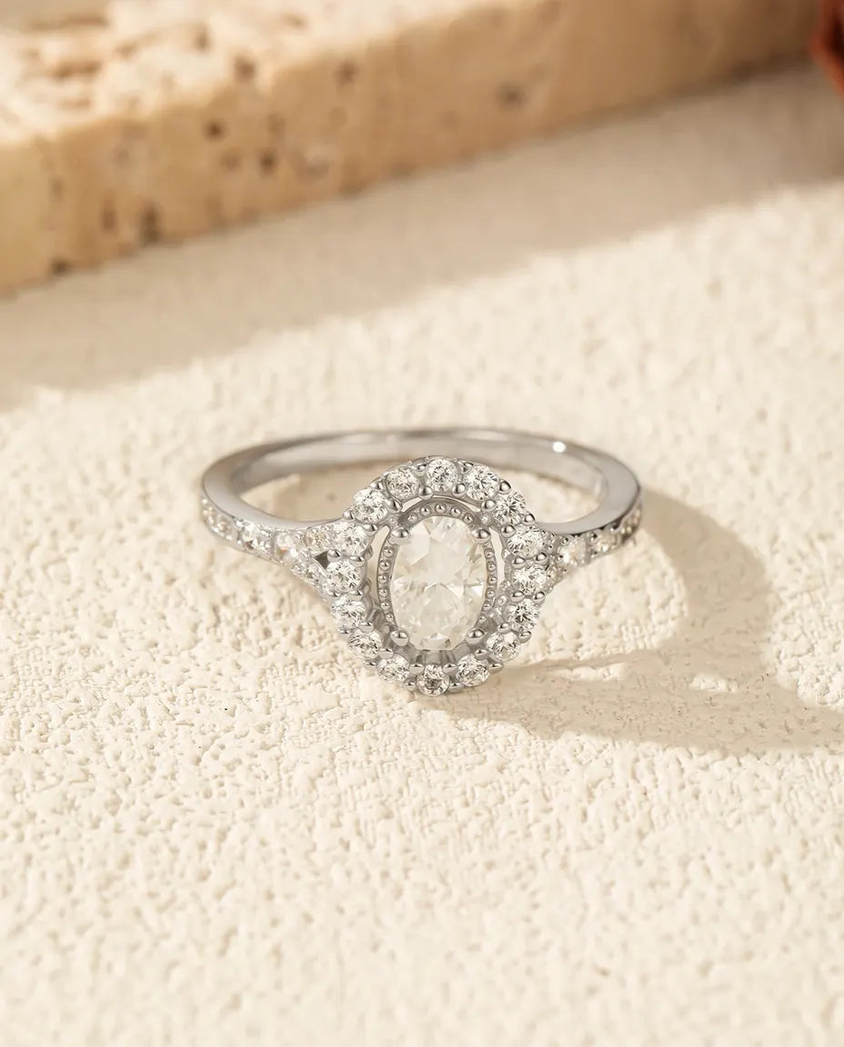 Moissanit Ring – 0,5 Karat Ovalschliff mit Doppel-Halo und Pavé-Schiene, 925er Sterlingsilber, Verlobungsring für Sie