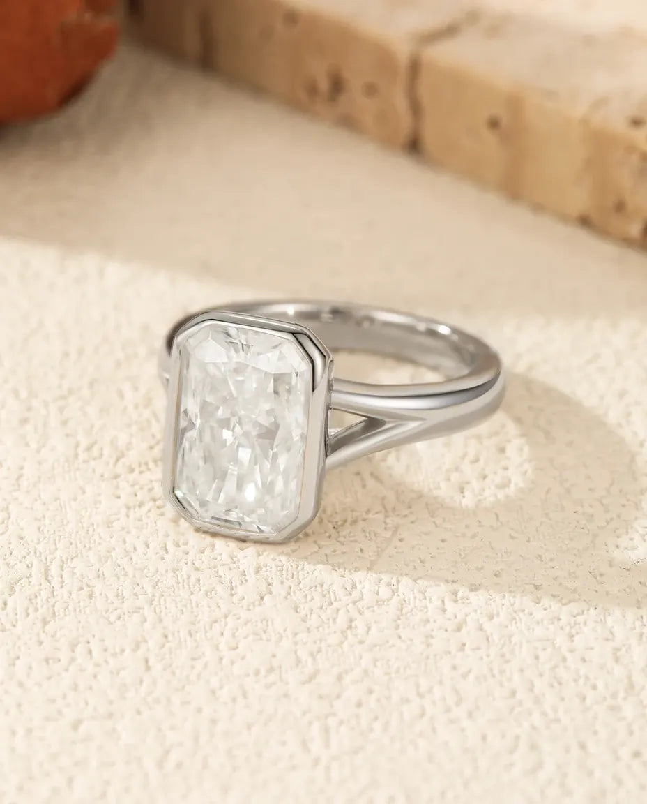 Moissanit Ring – Statement-Ring mit 4,5 ct Stein im Rechteckschliff, D-Farbe, Zargenfassung, 925er Sterlingsilber, Ring für Damen