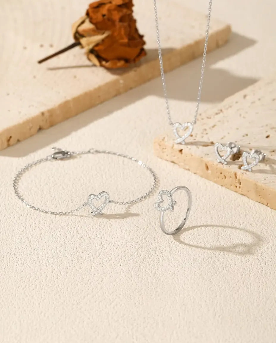 Moissanit Schmuckset mit offenem Herz aus 925 Sterlingsilber: Kette, Armband, Ring und Ohrstecker