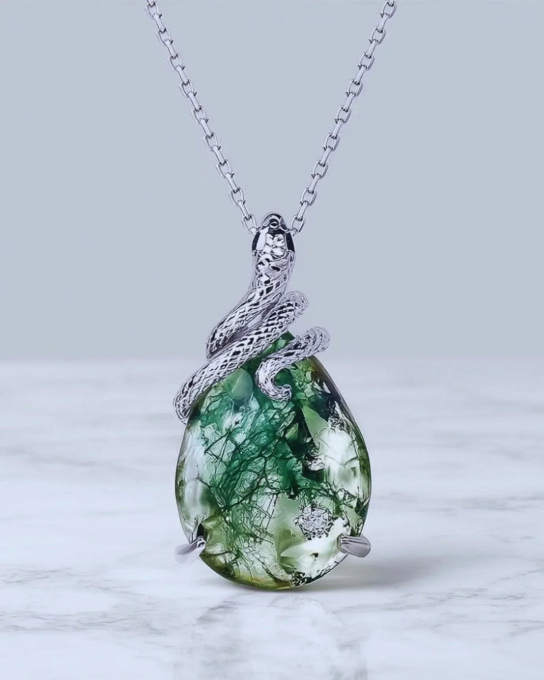 Moosachat Kette – Silberschlange um einen grossen Tropfen, 925er Sterlingsilber mit heller Weissauflage, Geschenk für sie