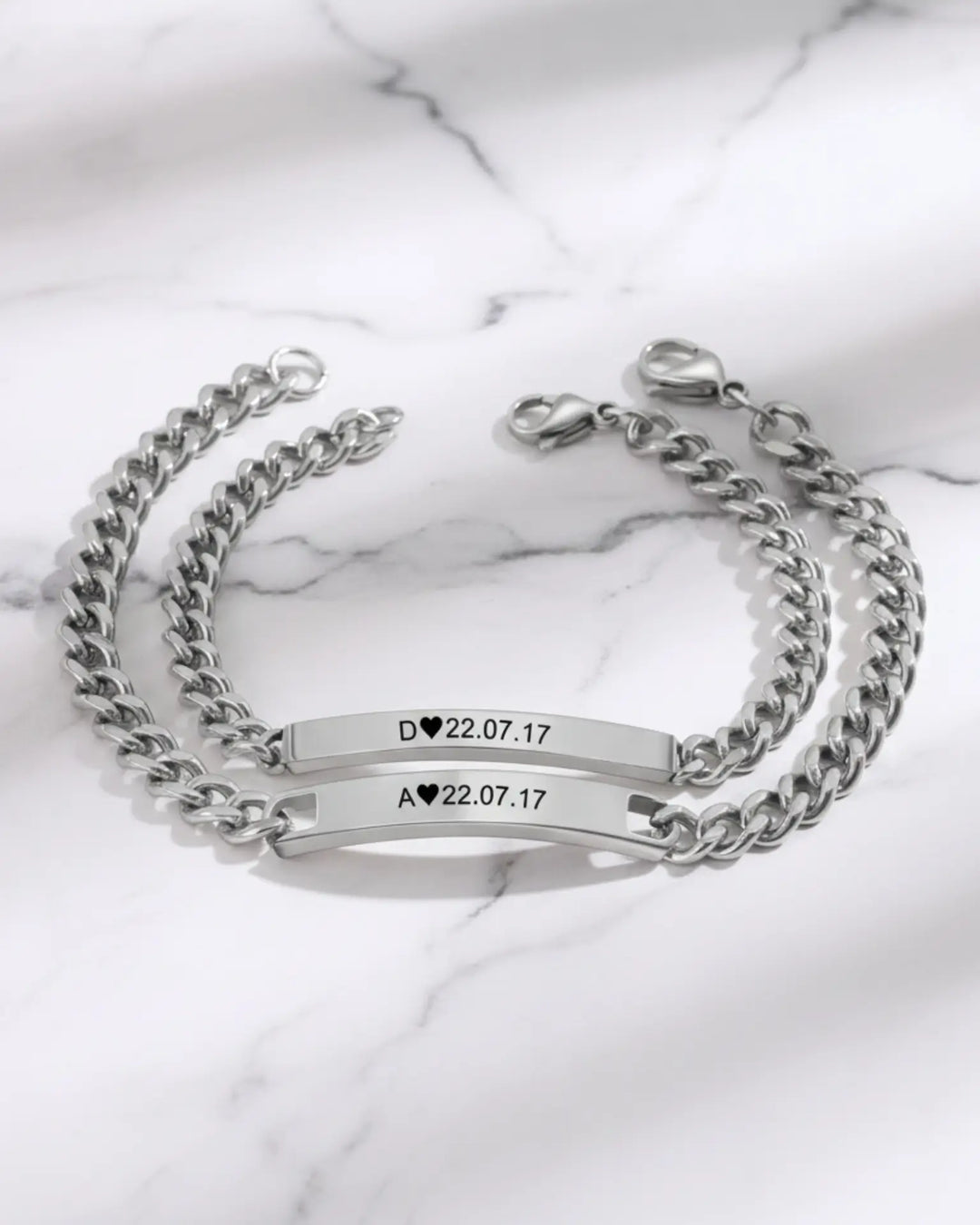 Partnerarmbänder mit Gravur – Steg-Anhänger mit Initiale und Datum, Panzerkette, Geschenk zum Jahrestag und zur Hochzeit