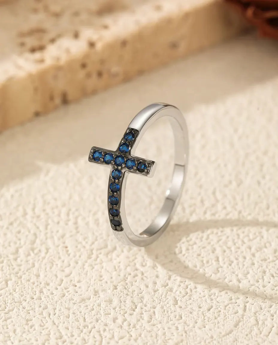 Ring mit Querkreuz - blaue Zirkonia im Pavé auf 2 mm Band, Grössen 5 bis 9, 925 Sterlingsilber