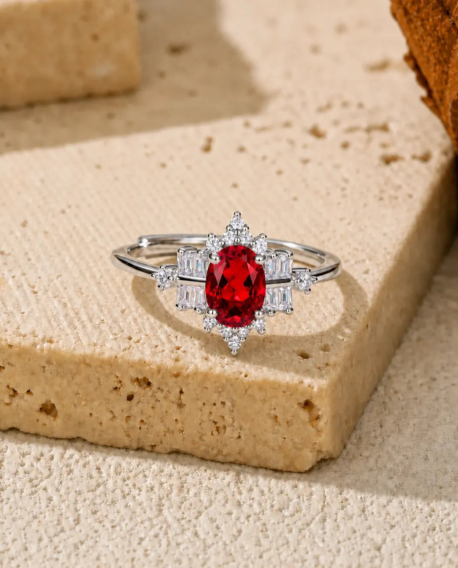Rubin Ring – ovaler Labor-Rubin mit Schneeflocken-Halo, grössenverstellbar, 925er Sterlingsilber, Geburtsstein Juli