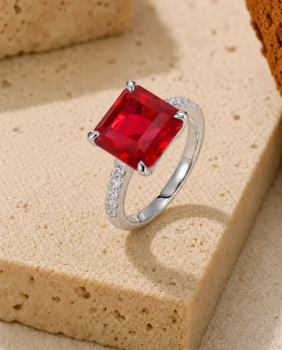 Rubin Ring – quadratischer Labor-Rubin auf Pavé-Schiene, 925er Sterlingsilber, Geburtsstein Juli, Ring für Damen