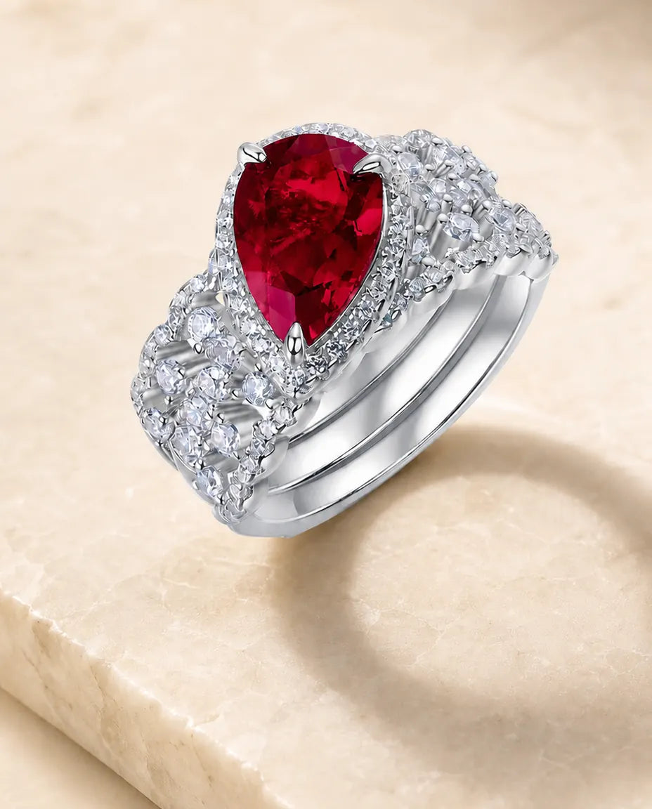 Rubin Ring – 2-teiliges Ring-Set mit Labor-Rubin im Tropfenschliff und Halo, 925er Sterlingsilber, Geburtsstein Juli, Geschenk für Sie