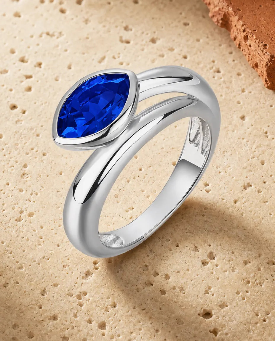 Saphir Ring – Quer gefasster Marquise Labor-Saphir in Zargenfassung, 925er Sterlingsilber, Statement-Ring für Damen
