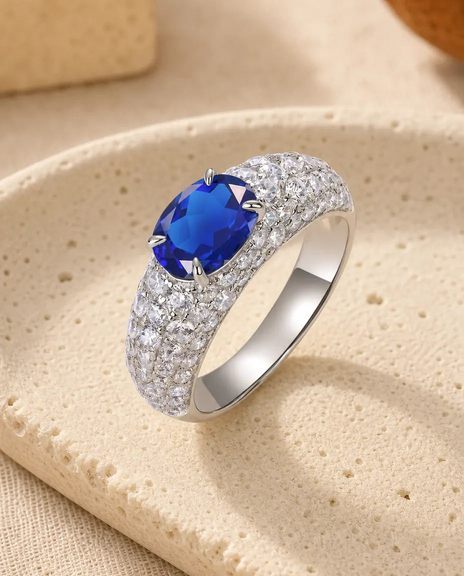 Saphir Ring – Ovaler Labor-Saphir mit Pavé-Schiene, 925er Sterlingsilber, September-Geburtsstein, Geschenk für Sie