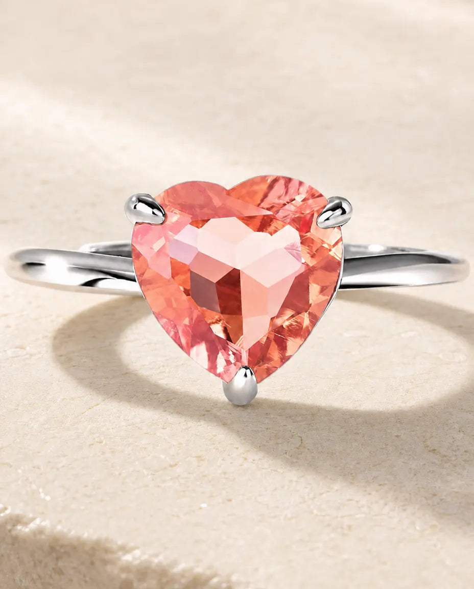 Saphir Ring – Rosa Labor-Saphir im Herzschliff, zarter Solitär aus 925er Sterlingsilber, grössenverstellbar, Geschenk für Sie