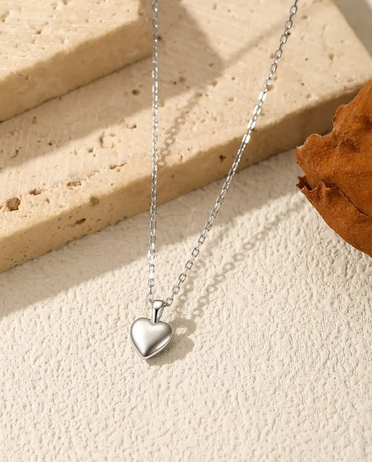 Silberkette mit kleinem Herz – gewölbter Herzanhänger 6 mm aus 925 Sterlingsilber, zarte Kette 40+5 cm