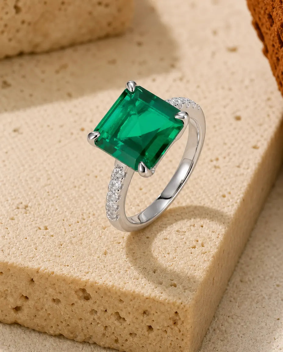 Smaragd Ring – Quadratischer Labor-Smaragd auf Pavé-Band, 925er Sterlingsilber, Mai-Geburtsstein, Geschenk für Sie