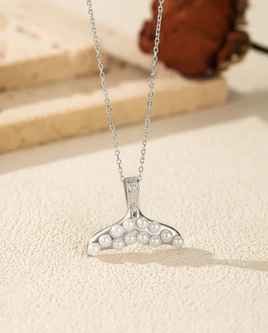 Walflossen Kette mit perlweissen Perlen - Silberflosse mit Pavé Öse, 40+5 cm, 925 Sterlingsilber