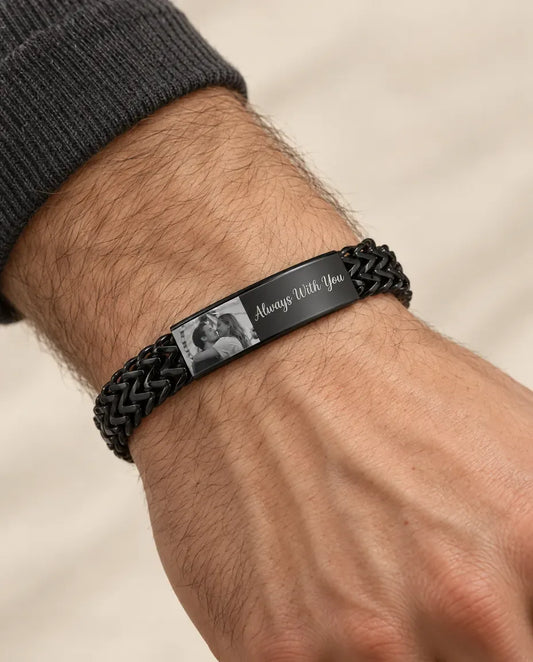 Armband mit Bild - von einem Model getragen
