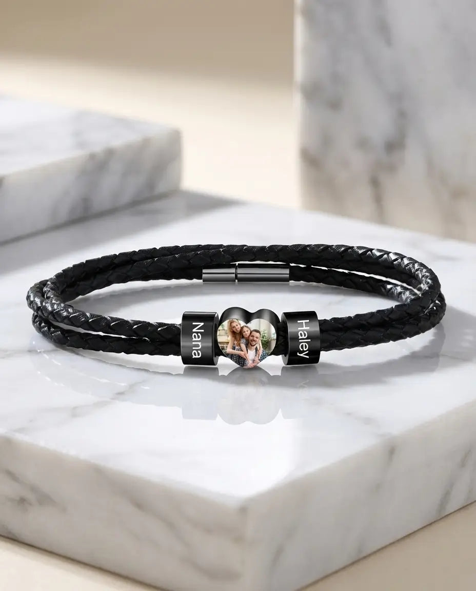 Armband mit Bild für Herren – geflochtenes Leder mit Foto-Herz und 2 gravierten Perlen, Geschenk für Ihn