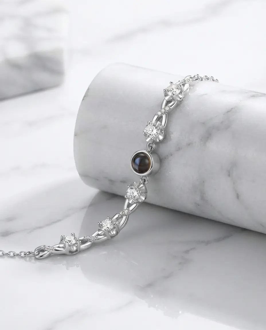 Armband mit Bild – Blüten-Anhänger aus Silber mit Foto im Stein, verstecktes Andenken, Geschenk für Sie