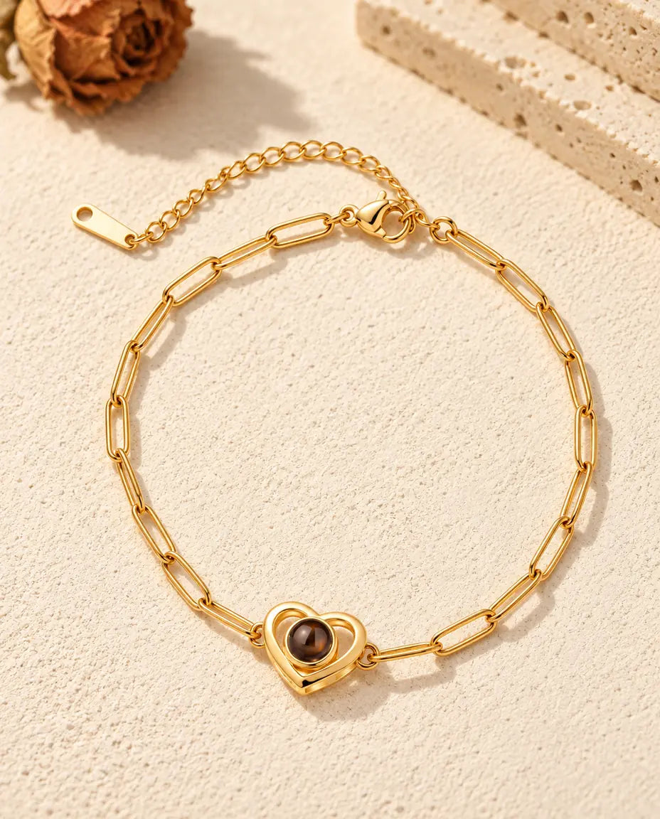 Draufsicht: goldfarbenes Doppelherz-Armband mit Verlängerungskette