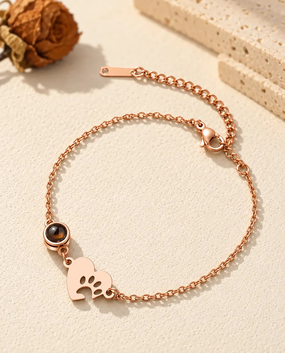Roségoldfarbenes Armband mit Pfoten-Herz, rundem Projektionsstein und Karabinerverschluss