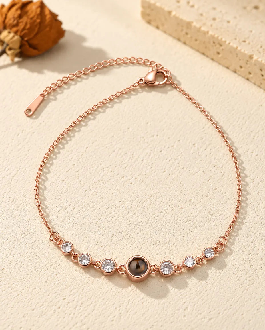 Roségoldfarbenes Armband mit sechs gefassten Steinen, Karabinerverschluss und Verlängerungskette