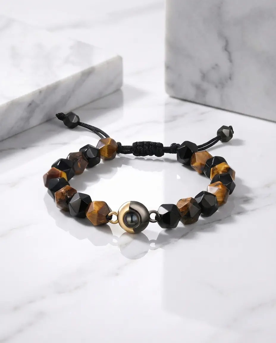 Armband mit Bild – Tigerauge-Perlen mit Foto im Stein, Naturstein-Armband für Sie & Ihn