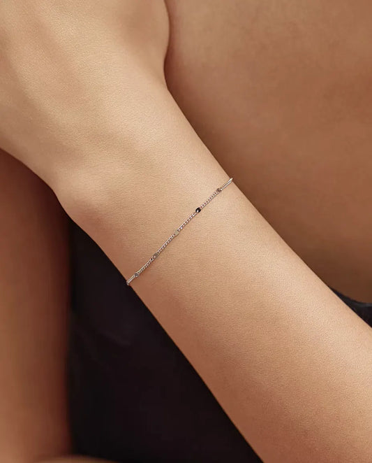 Plättchen Armband aus 925 Sterlingsilber - am Handgelenk getragen