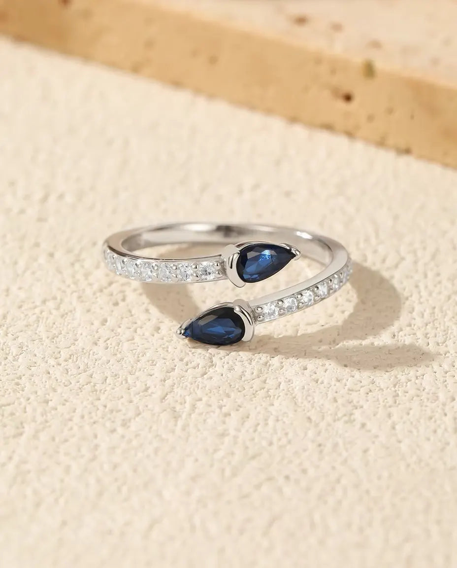 Blauer Tropfen Ring offen für Damen - Zwei Tropfensteine auf Pavé Schiene, 925 Sterlingsilber, verstellbar
