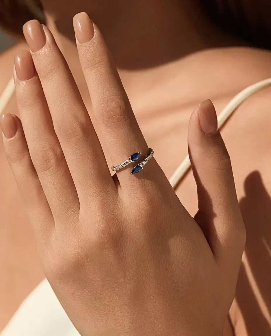 Blauer Tropfen Ring offen für Damen - Zwei Tropfensteine auf Pavé Schiene, 925 Sterlingsilber, verstellbar