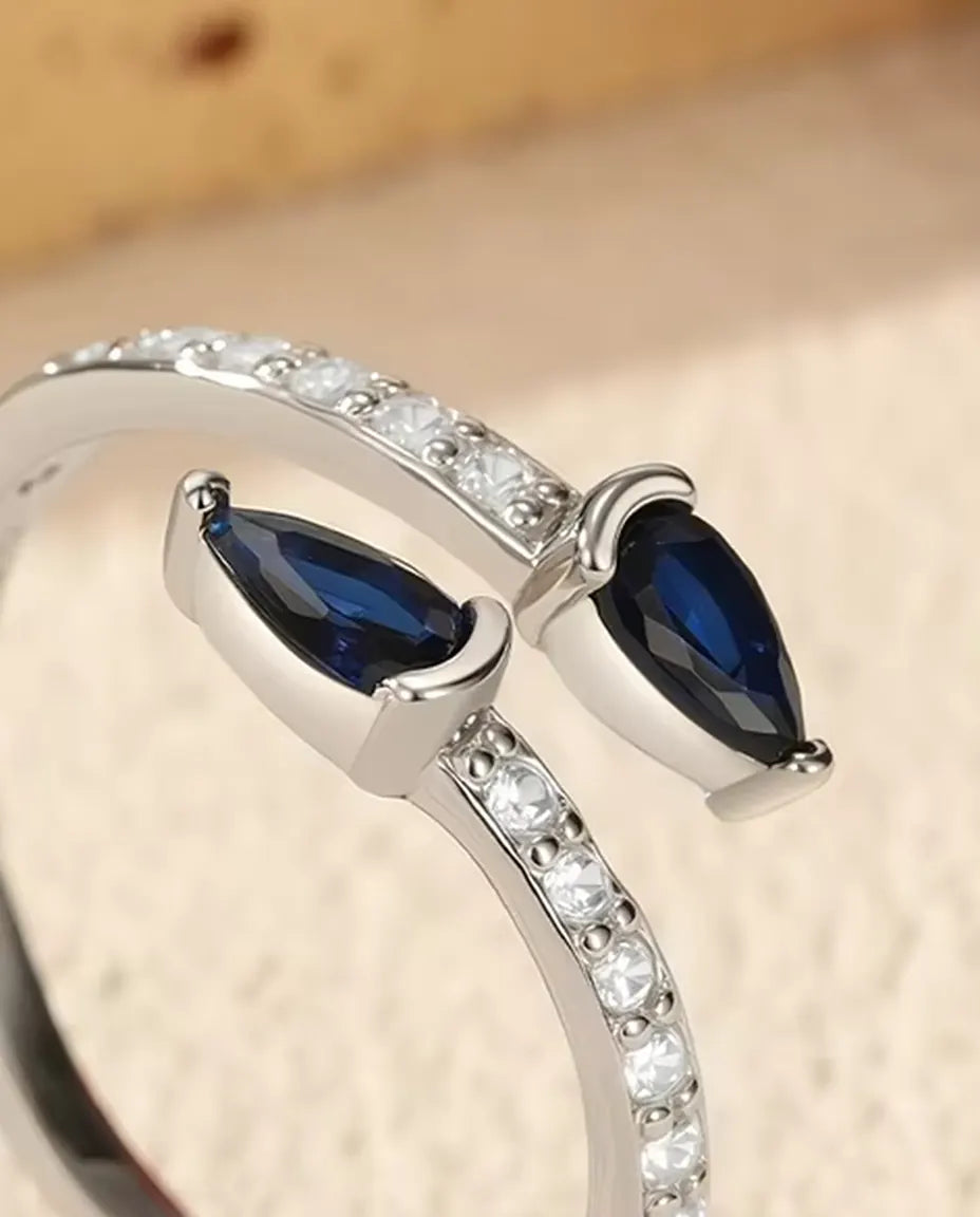 Blauer Tropfen Ring offen für Damen - Zwei Tropfensteine auf Pavé Schiene, 925 Sterlingsilber, verstellbar