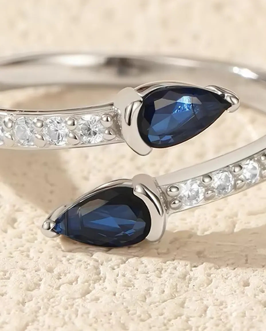Blauer Tropfen Ring offen für Damen - Zwei Tropfensteine auf Pavé Schiene, 925 Sterlingsilber, verstellbar