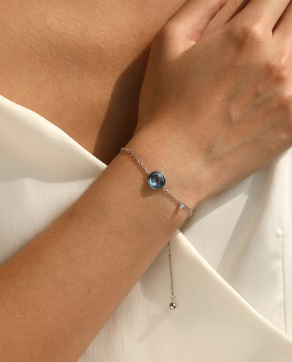 Armband mit blauem Zirkonia - 8 mm Schachbrettschliff an Ankerkette mit Schiebeverschluss, 925 Sterlingsilber