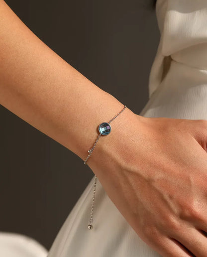 Armband mit blauem Zirkonia - 8 mm Schachbrettschliff an Ankerkette mit Schiebeverschluss, 925 Sterlingsilber