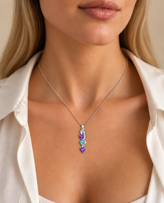 Geburtsstein Kette für Mama - von einem Model getragen