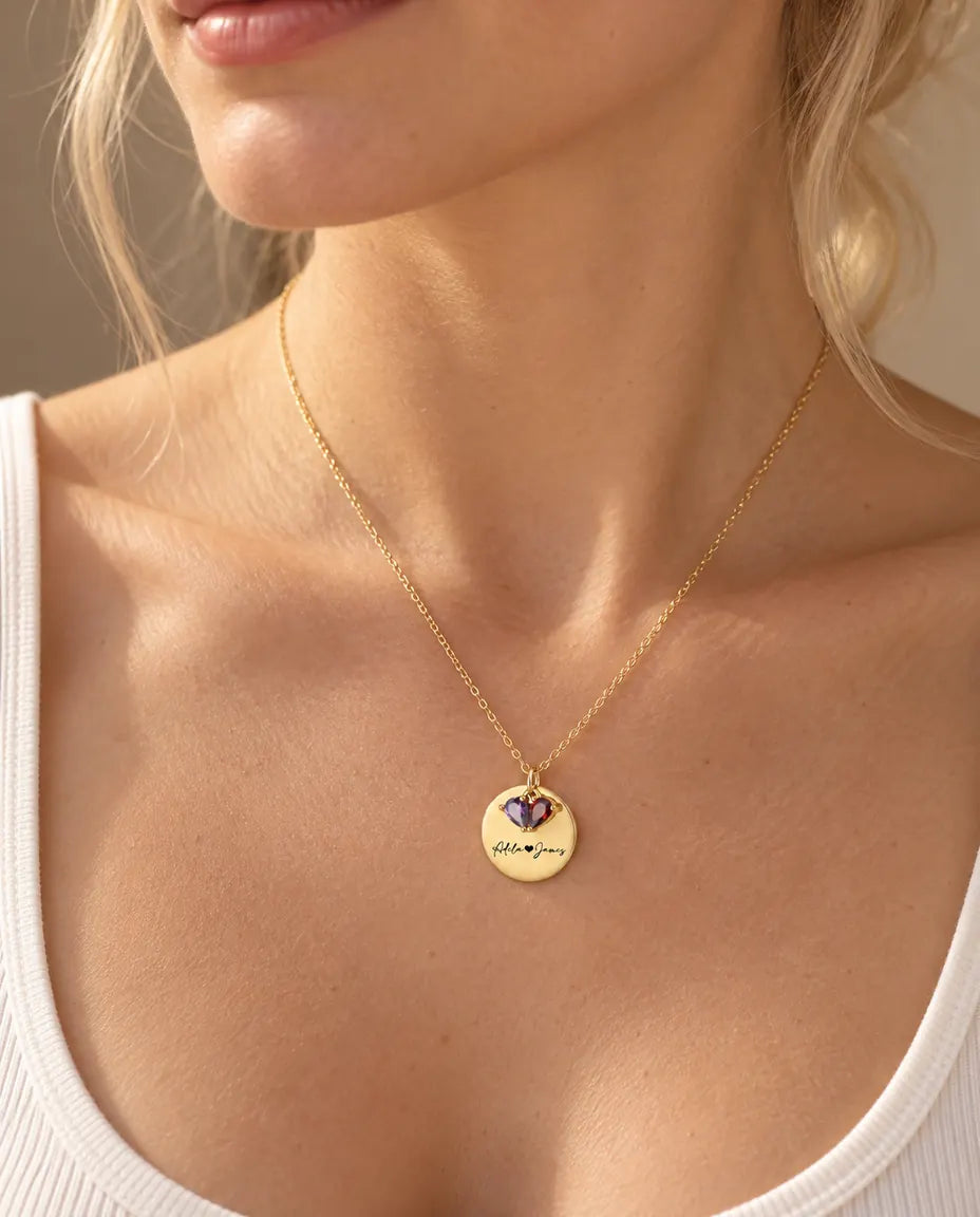 Personalisierte Geburtsstein Kette mit 2 Namen - goldfarbene Plakette mit zwei Tropfensteinen