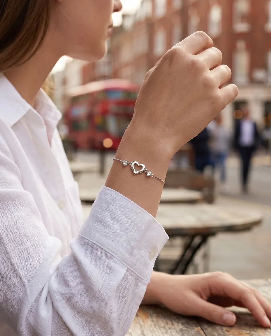 Personalisiertes Geburtsstein Armband mit 2 Namen - offenes Herz mit zwei Geburtssteinen, verstellbar, rhodiniert