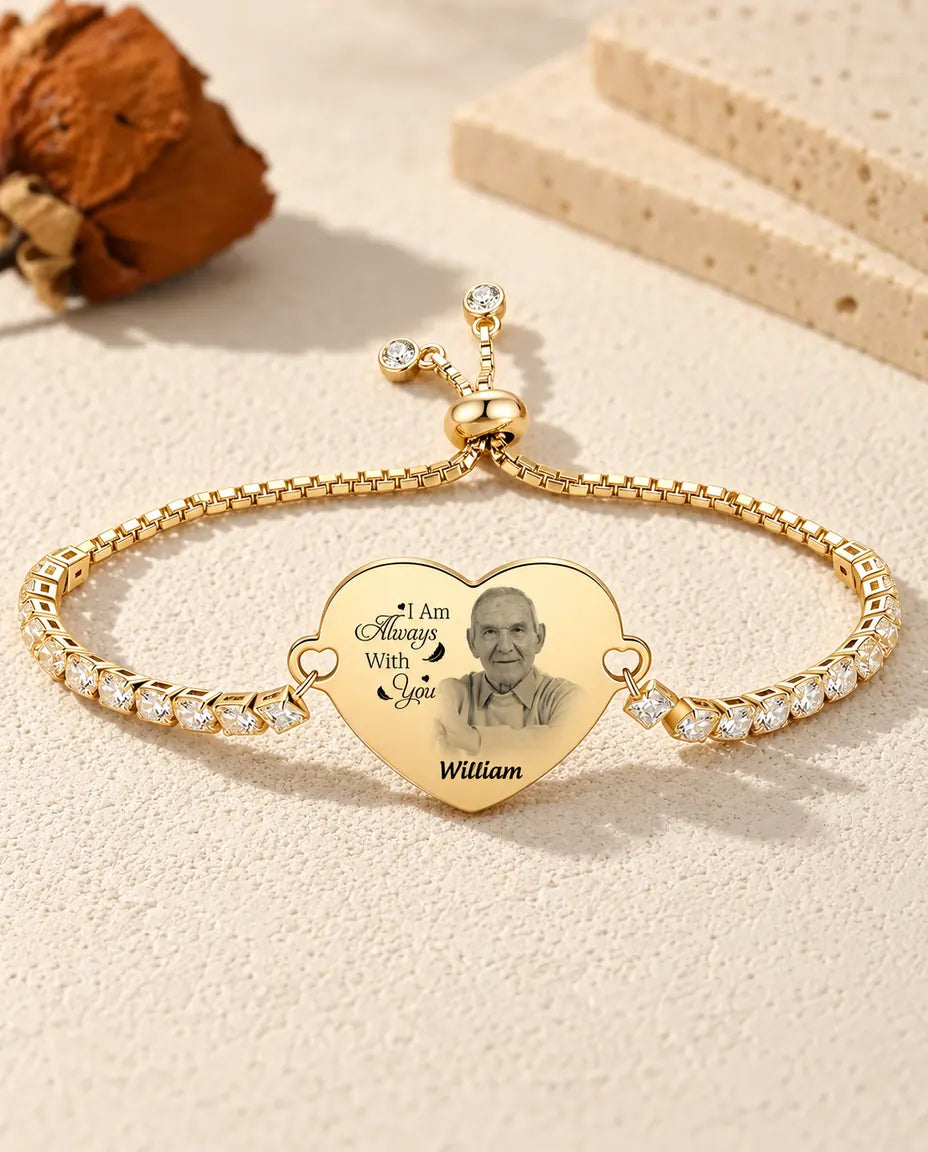 Goldfarbene Ausführung des Tennisarmbands mit graviertem Foto-Herz
