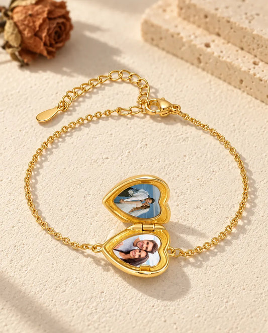 Herz-Medaillon-Armband geöffnet, mit zwei Fotos
