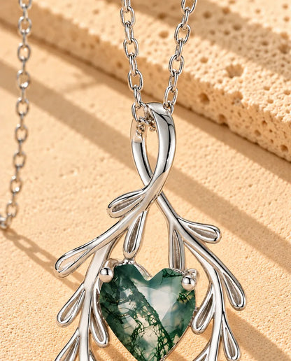 Herz Moosachat Kette mit Zweigen aus 925 Sterlingsilber - Nahaufnahme des Moosachats und seiner Fassung