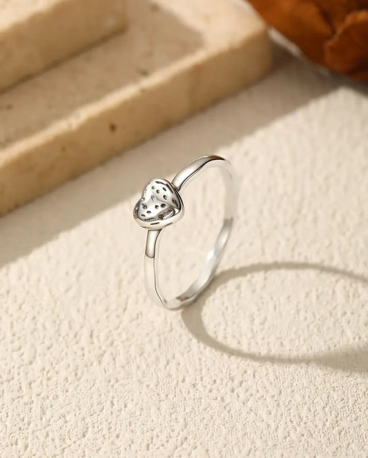 Herz Ring mit Struktur - 6 mm Herz mit Punktprägung auf schmalem Band, massives 925 Sterlingsilber, US-Grössen 5 bis 9