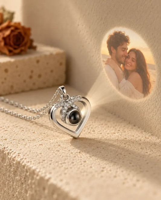 Kette mit Bild - projiziert das verborgene Foto an die Wand