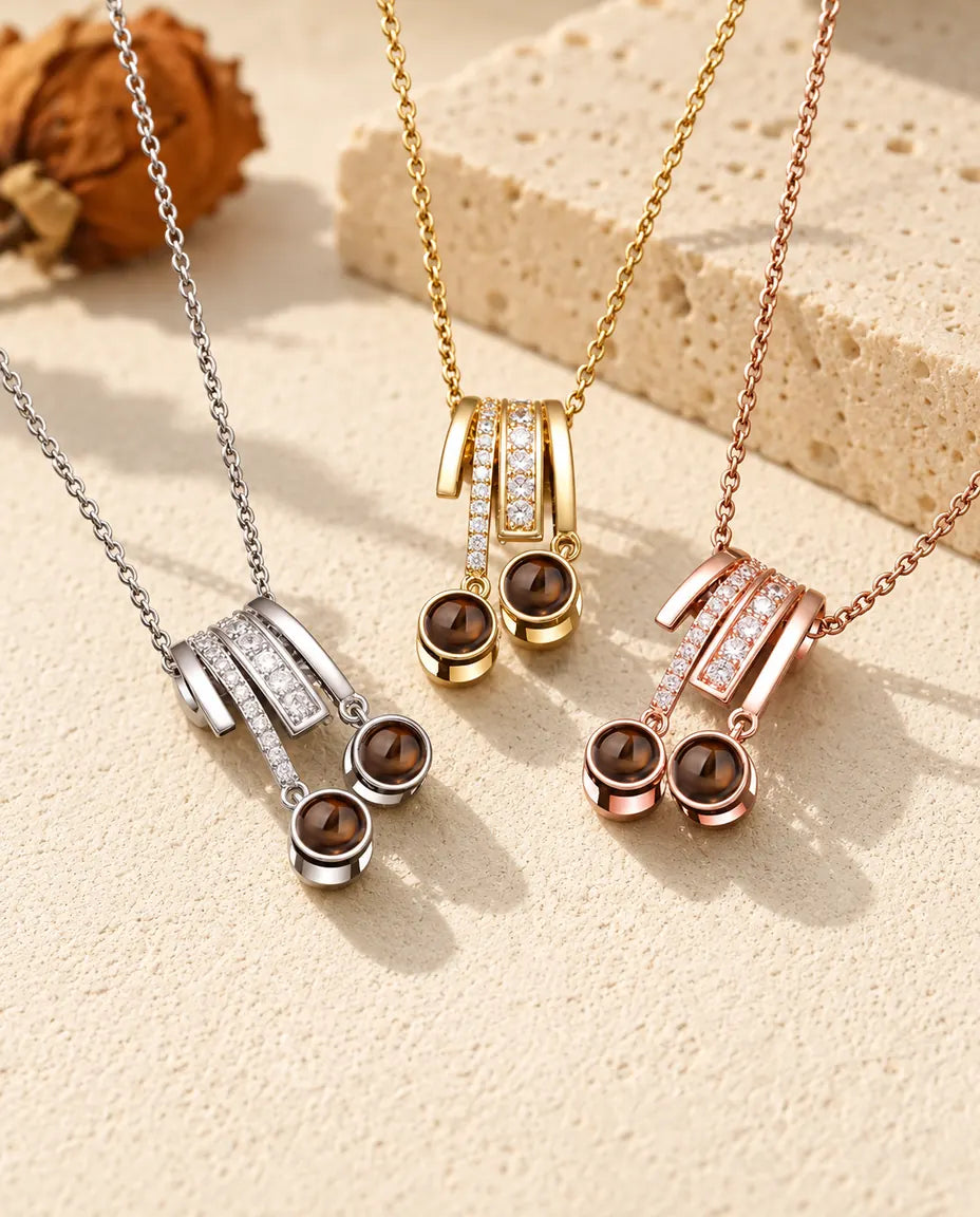 Kette mit zwei Bildern im Stein in Silberfarben, Goldfarben und Roségoldfarben nebeneinander