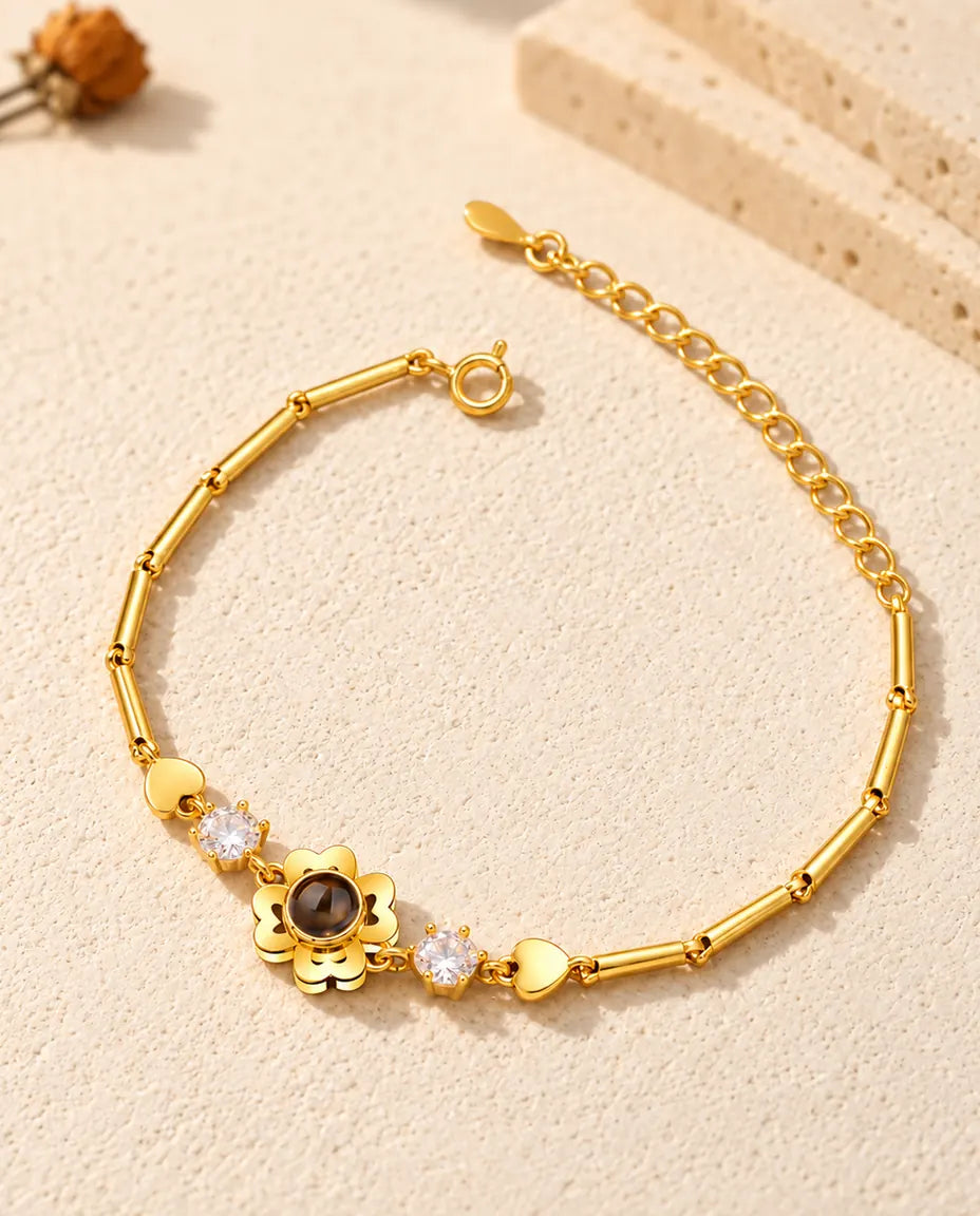 Goldfarbenes Kleeblatt-Armband aus Herzblättern mit Federringverschluss und Verlängerung