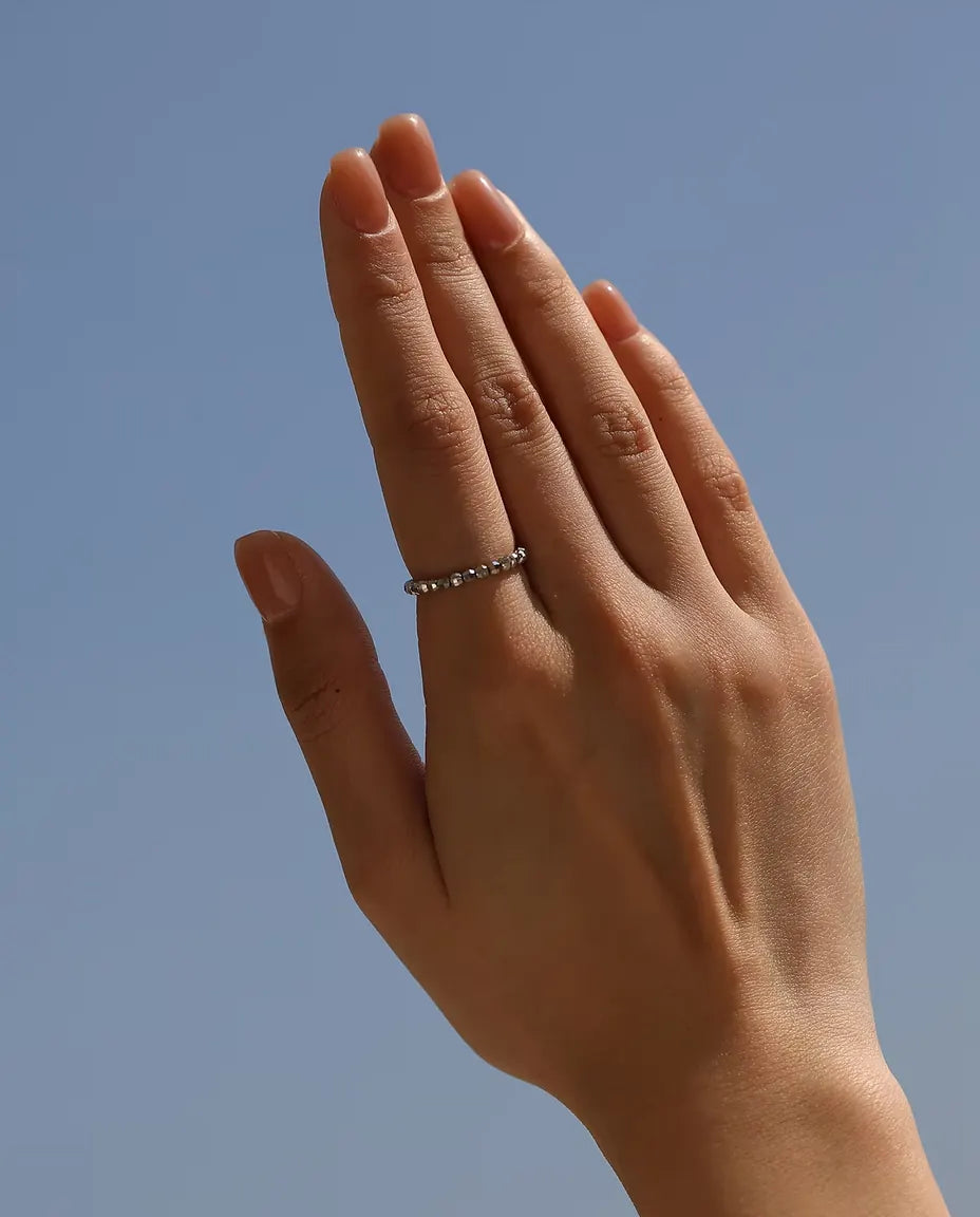 Kugelring Silber verstellbar - Band aus 2,5 mm facettierten Kugeln, Grösse US 6 bis 9, 925 Sterlingsilber