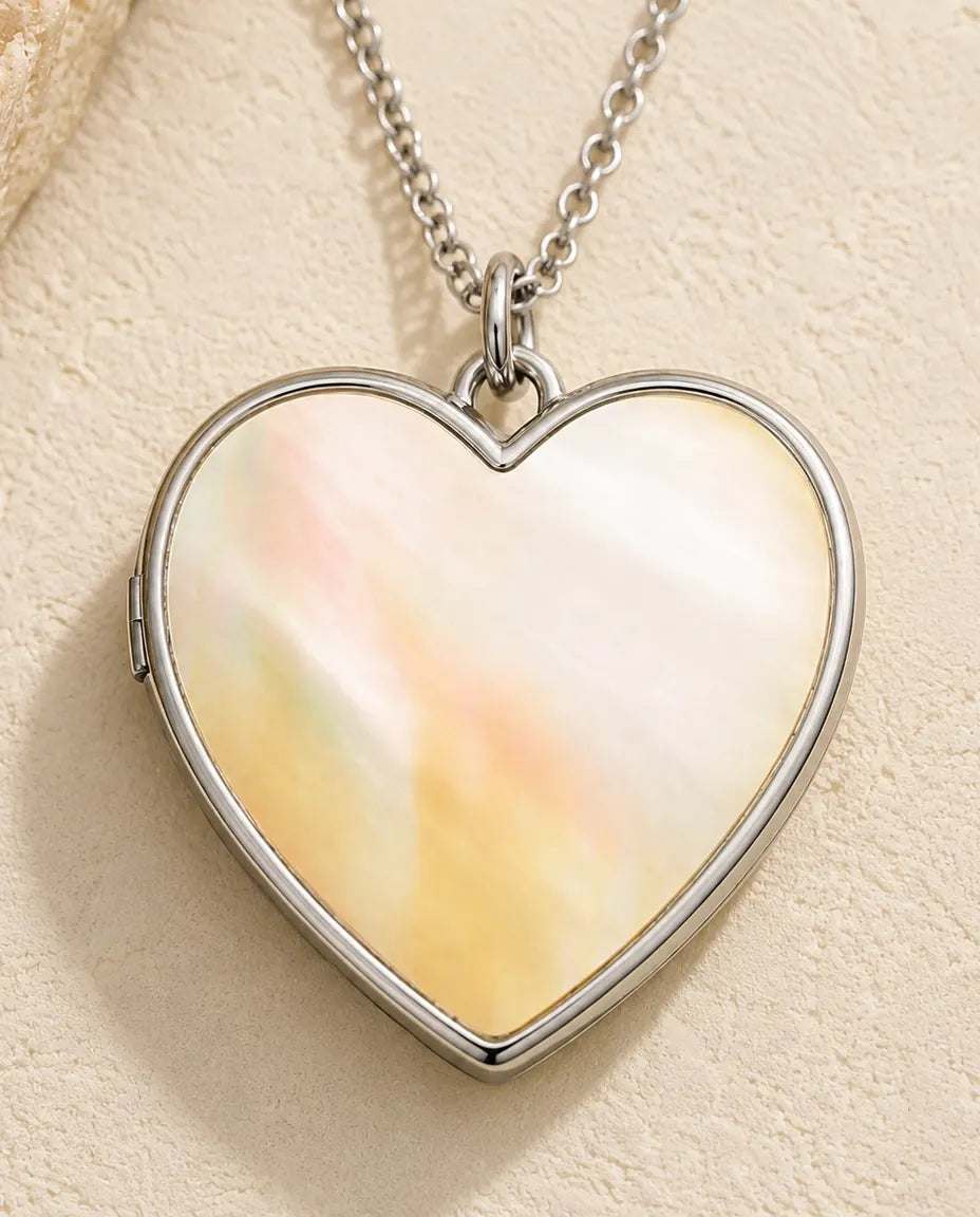 Love Herz Medaillon mit 2 Fotos - Herzmedaillon mit Love-Schriftzug und Perlmutt Rückseite, Silber oder Gold, Kette 45+5 cm